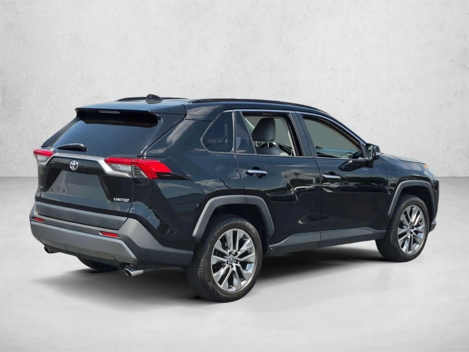 2020 Toyota RAV4 Limited photo 5