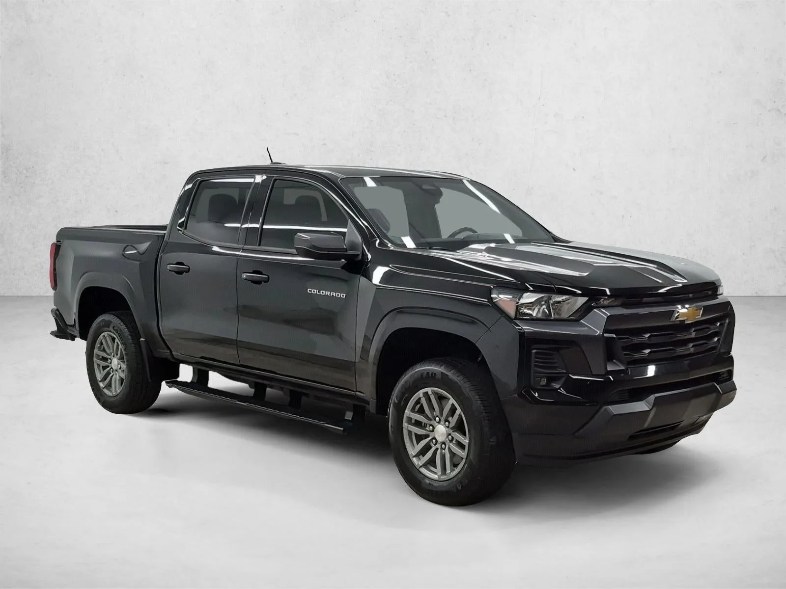 2024 Chevrolet Colorado LT photo 3