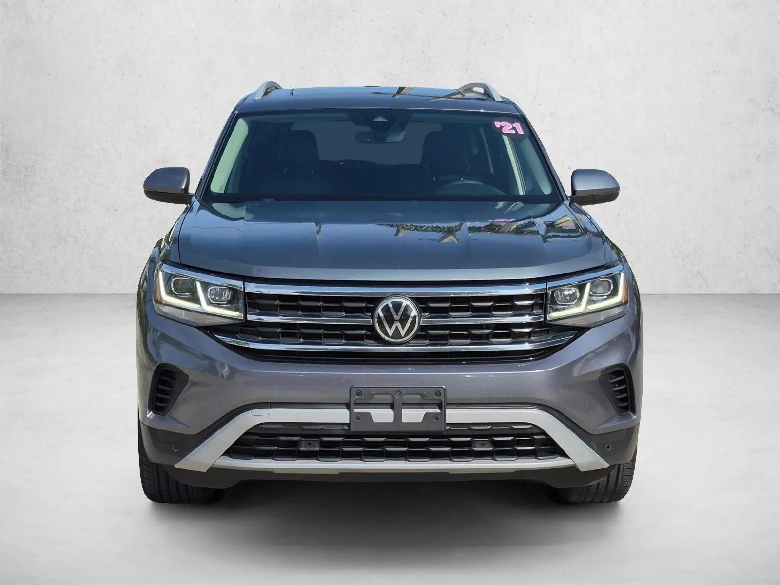 2021 Volkswagen Atlas 2021.5 3.6L V6 SEL FWD photo 2
