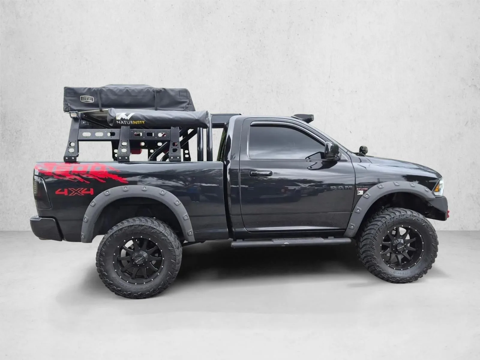 2017 RAM 1500 Sport 4x4 Regular Cab 6'4" Box photo 4