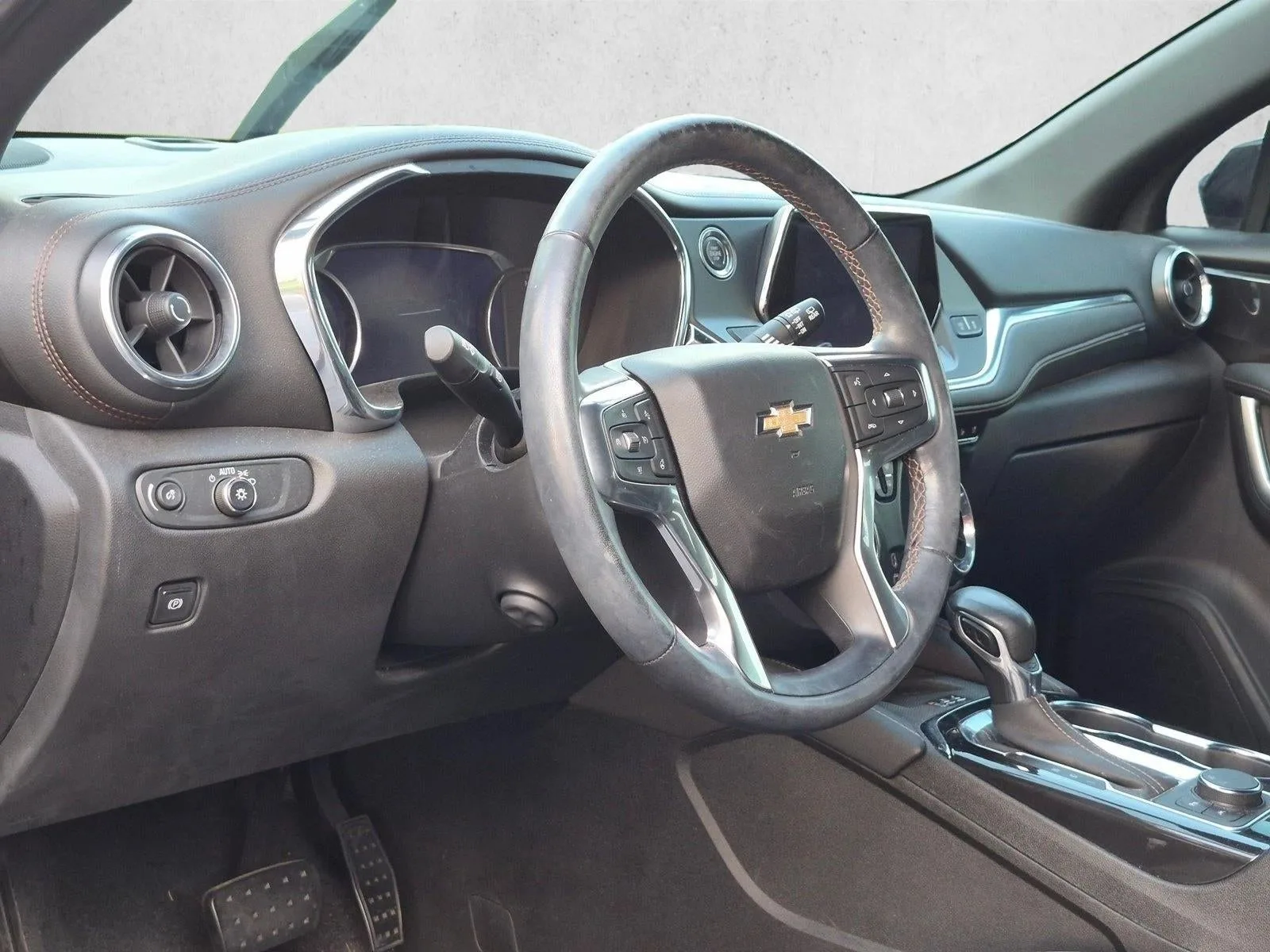2019 Chevrolet Blazer FWD Premier photo 2