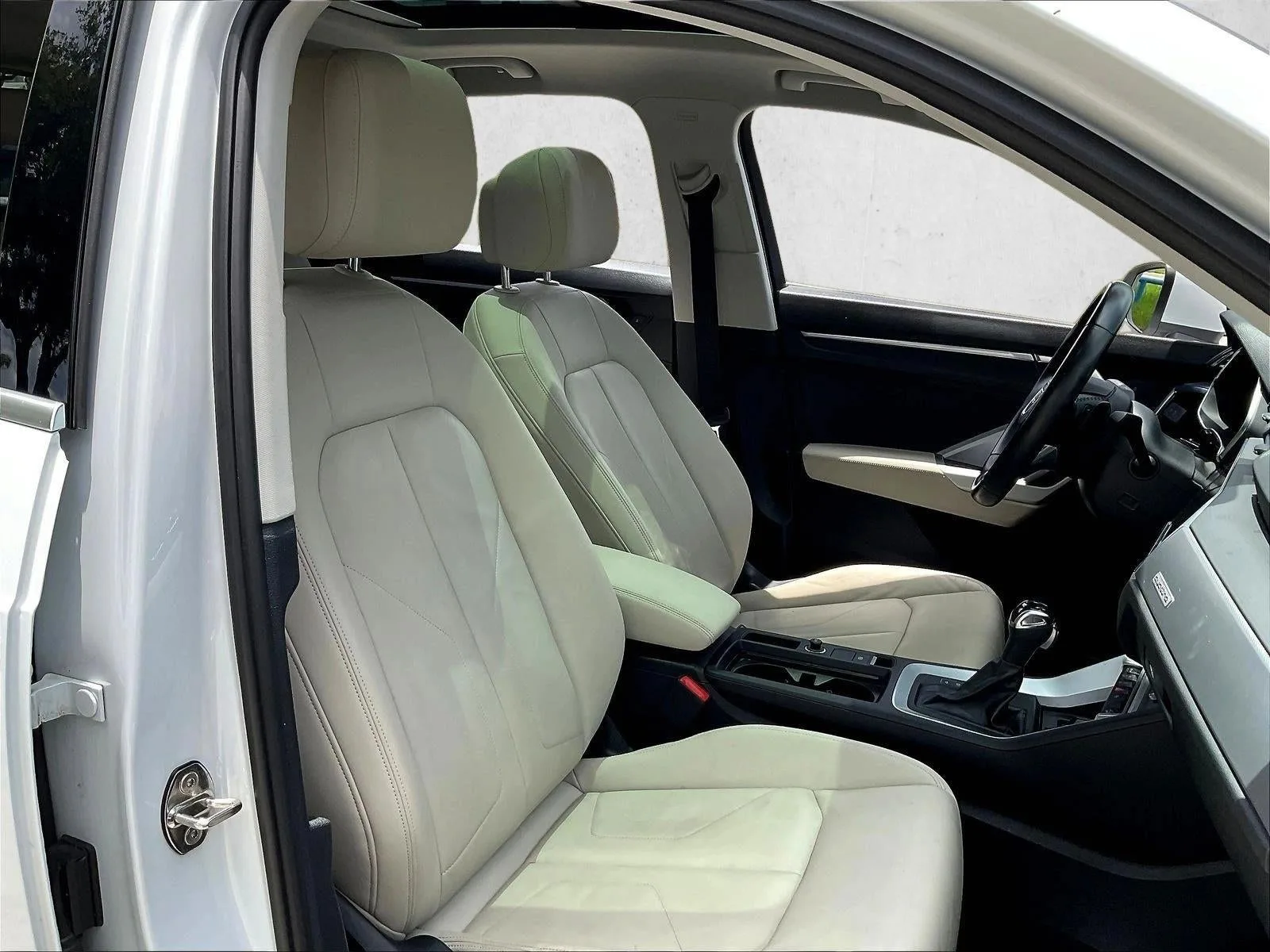 2022 Audi Q3 S line Premium Plus 45 TFSI quattro photo 8