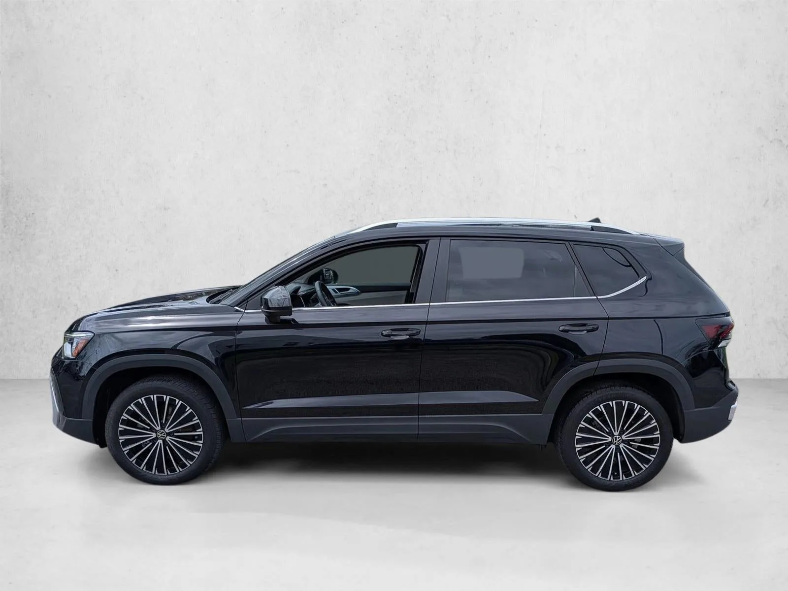 2025 Volkswagen Taos SE FWD photo 8
