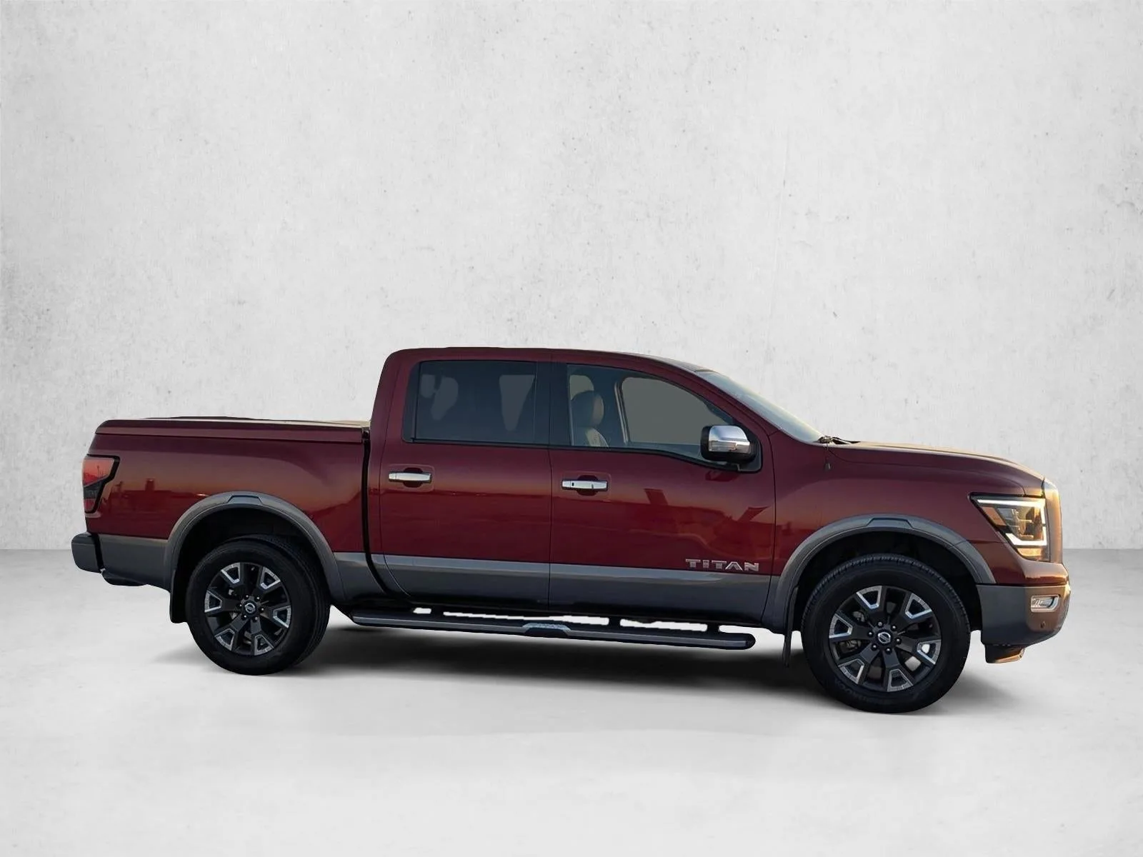 2021 Nissan TITAN Crew Cab Platinum Reserve 4x4 photo 4