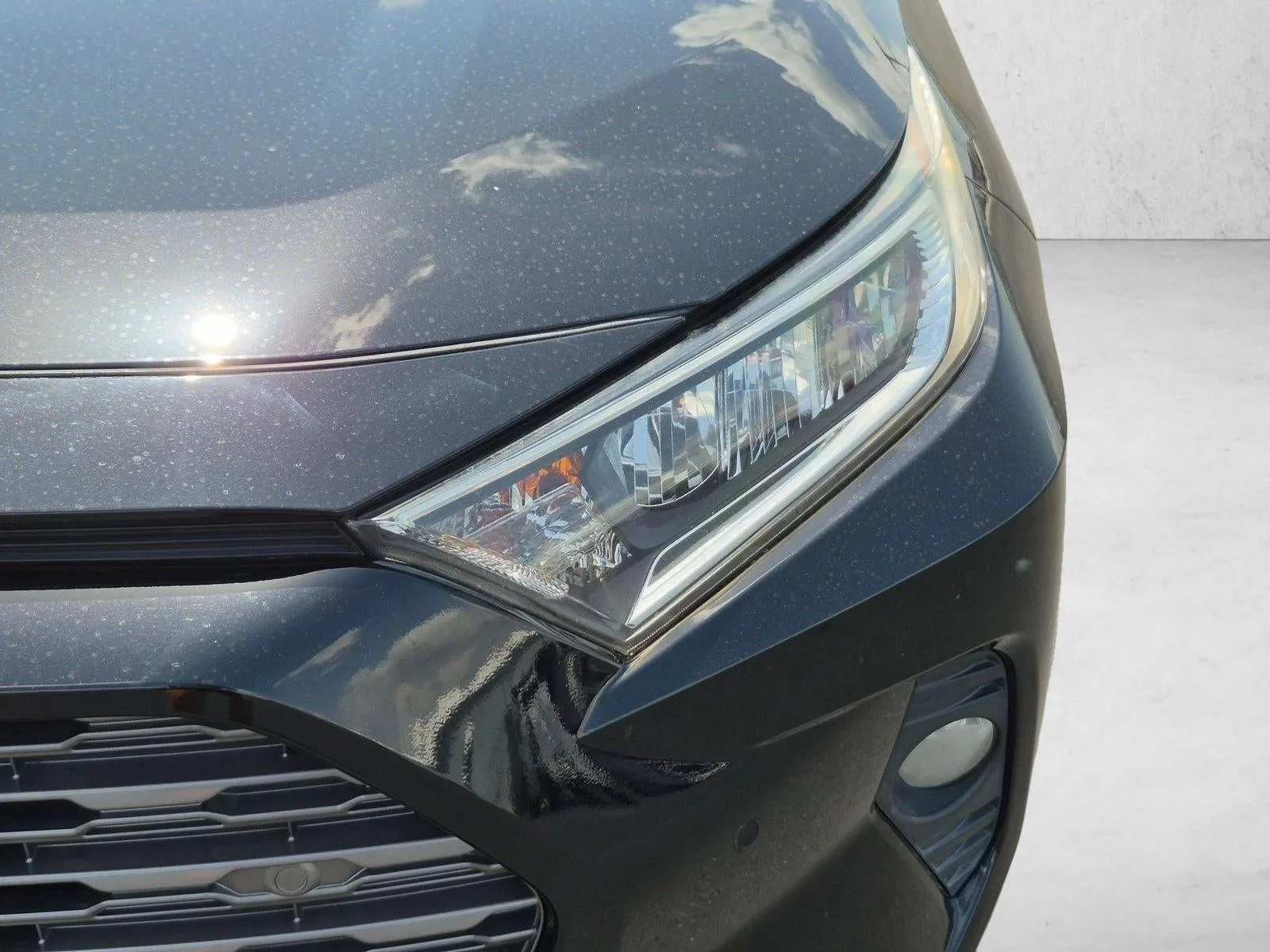 2020 Toyota RAV4 Limited photo 9