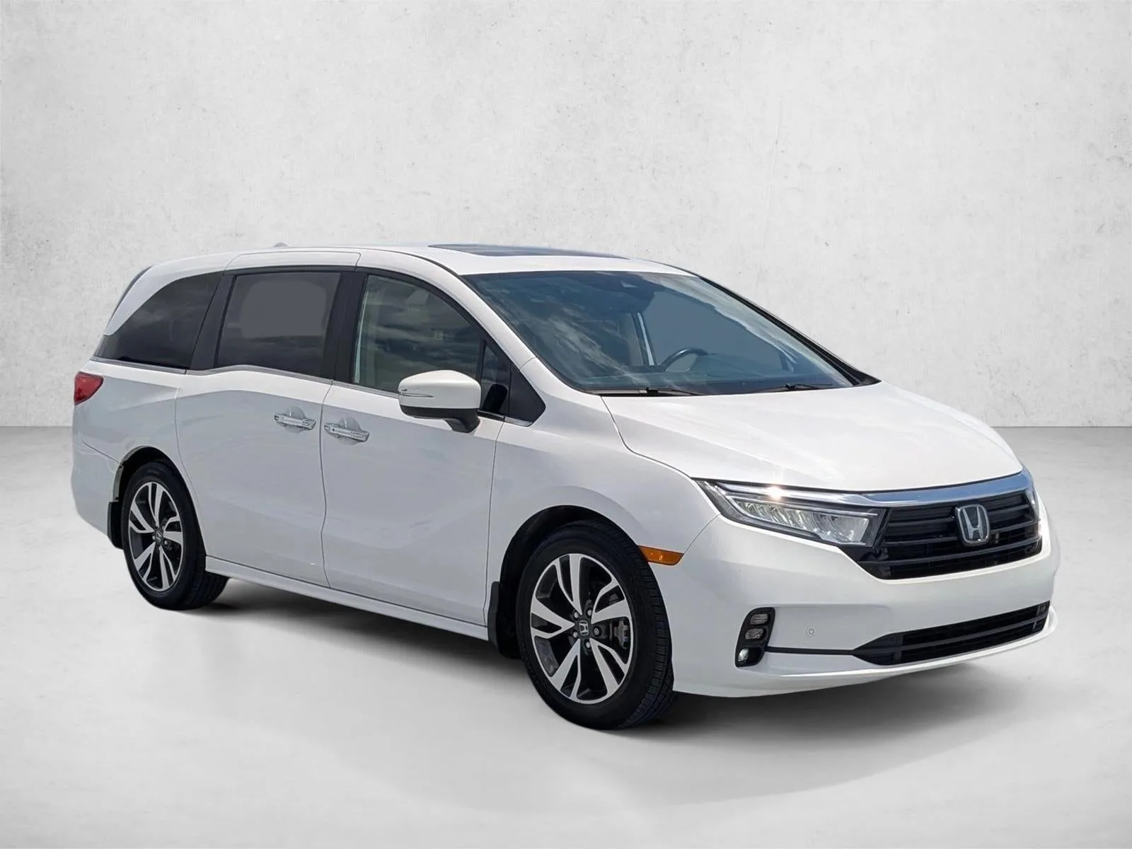 2024 Honda Odyssey Touring photo 3