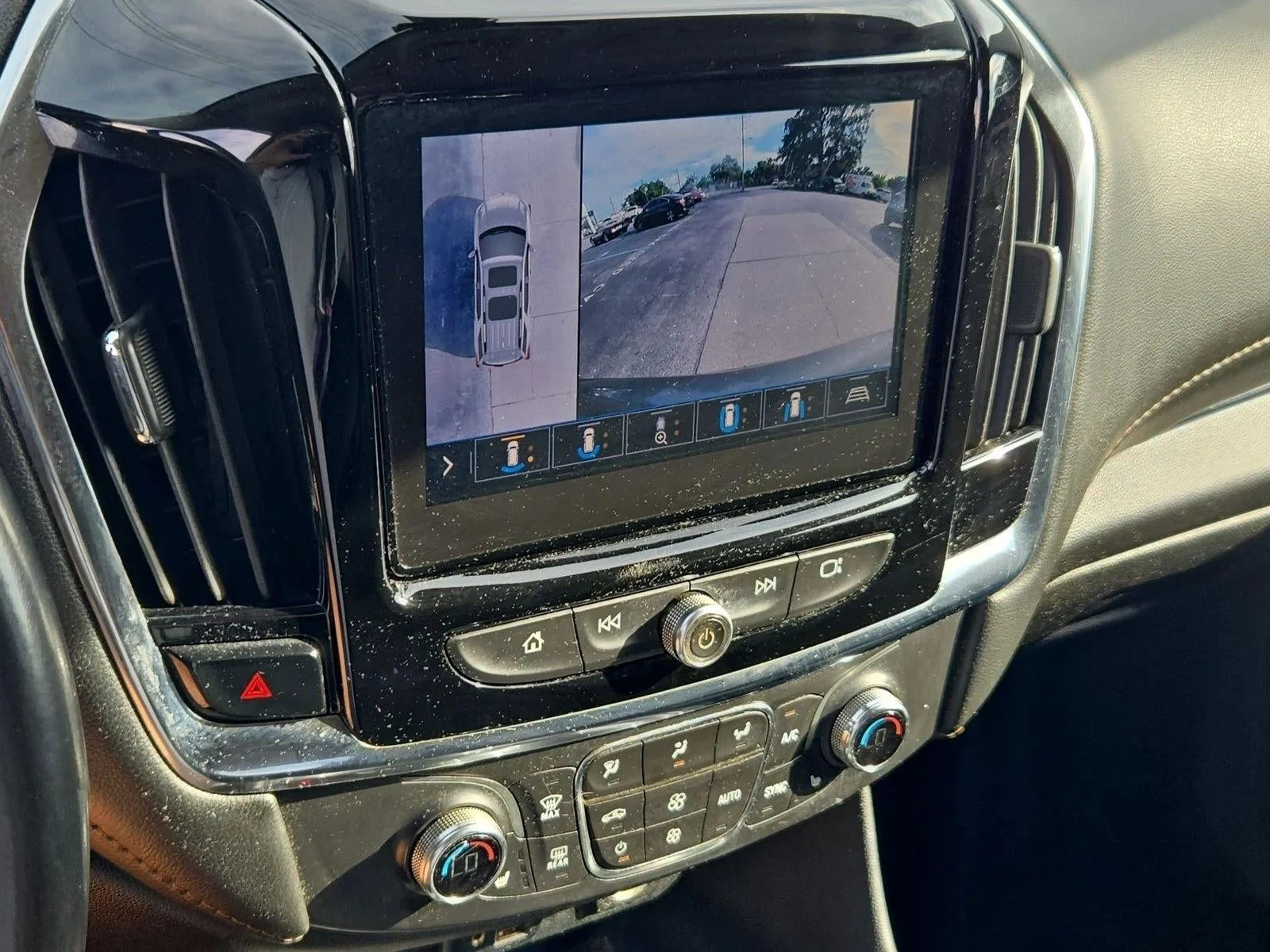 2021 Chevrolet Traverse LT Leather photo 12