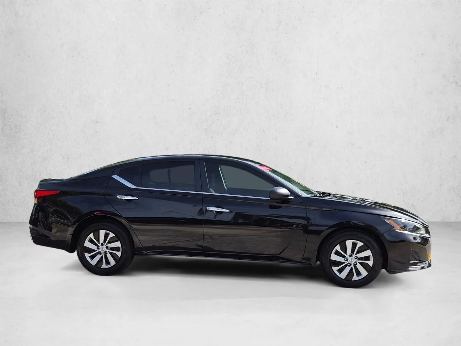 2025 Nissan Altima S FWD photo 4