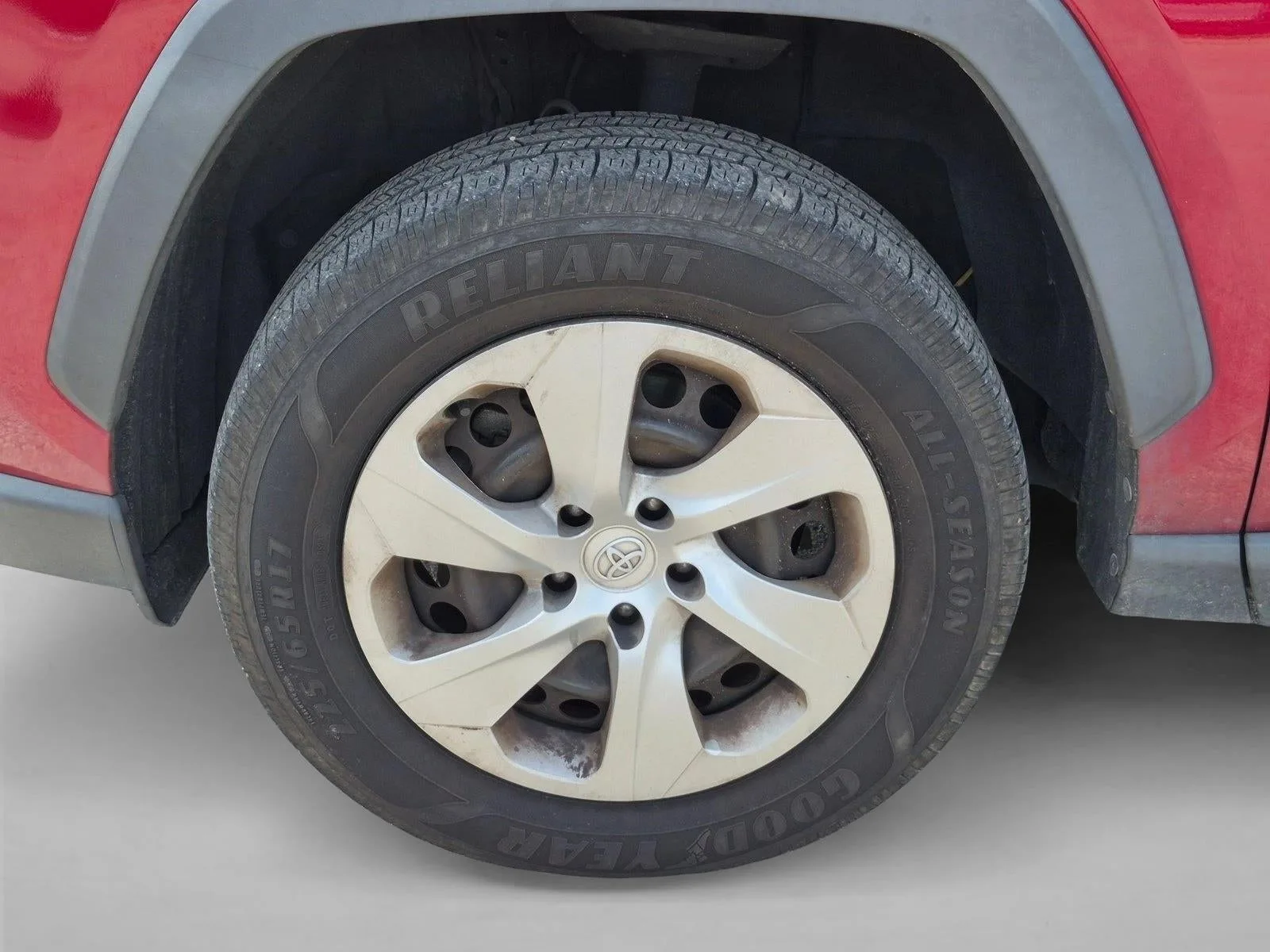 2021 Toyota RAV4 LE photo 10
