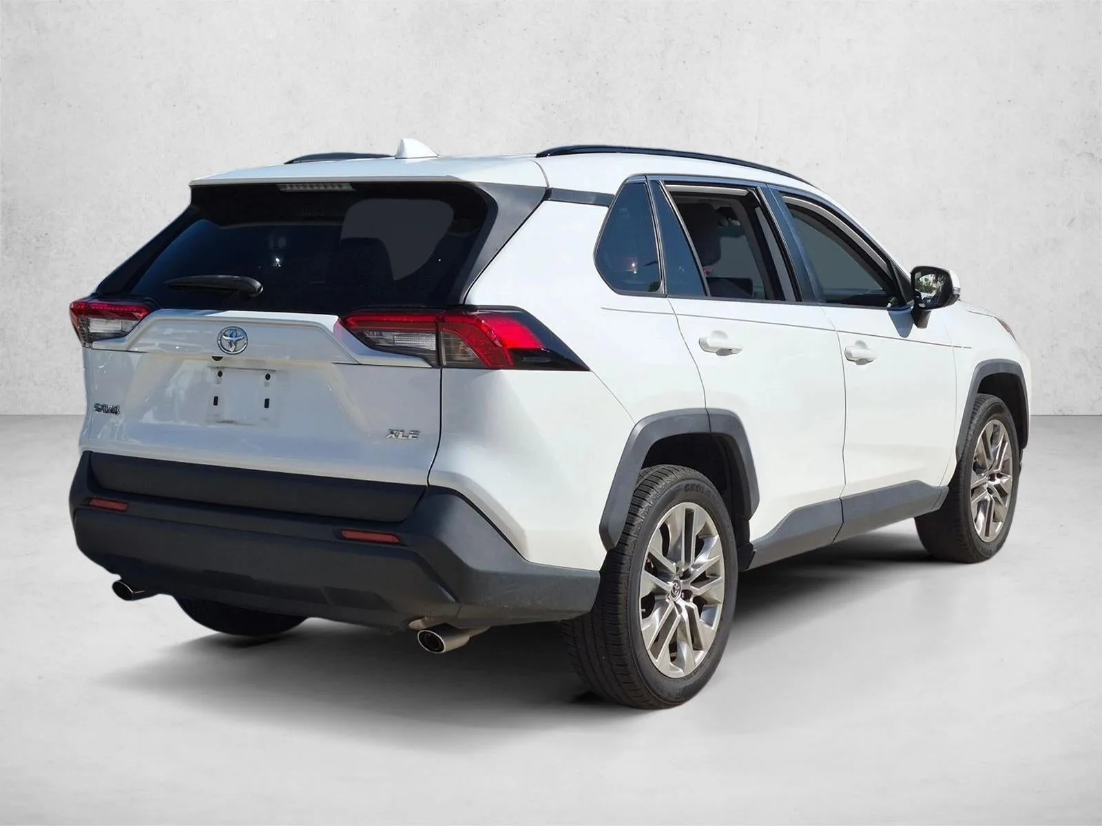 2019 Toyota RAV4 XLE Premium FWD (Natl) photo 5