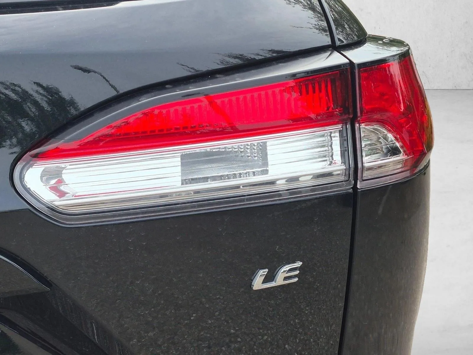 2024 Toyota Corolla Cross LE 2WD (Natl) photo 8