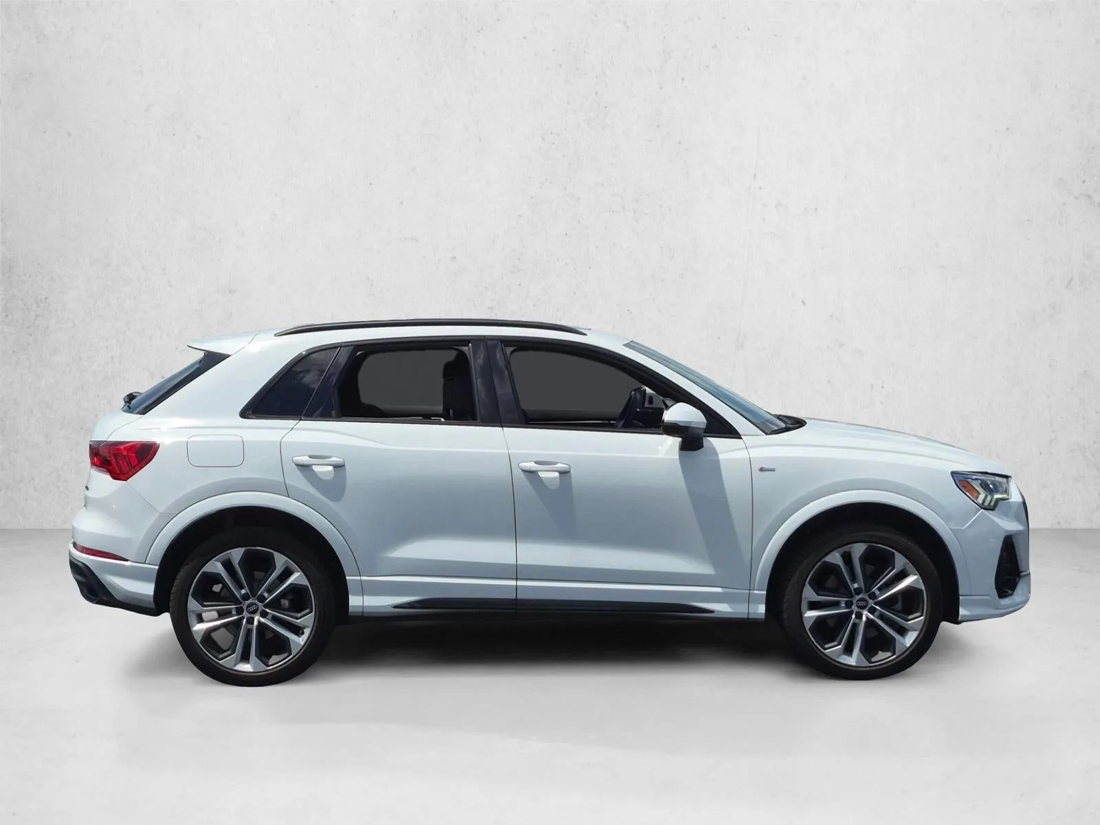2021 Audi Q3 Premium Plus 45 TFSI S line quattro Tiptronic photo 4