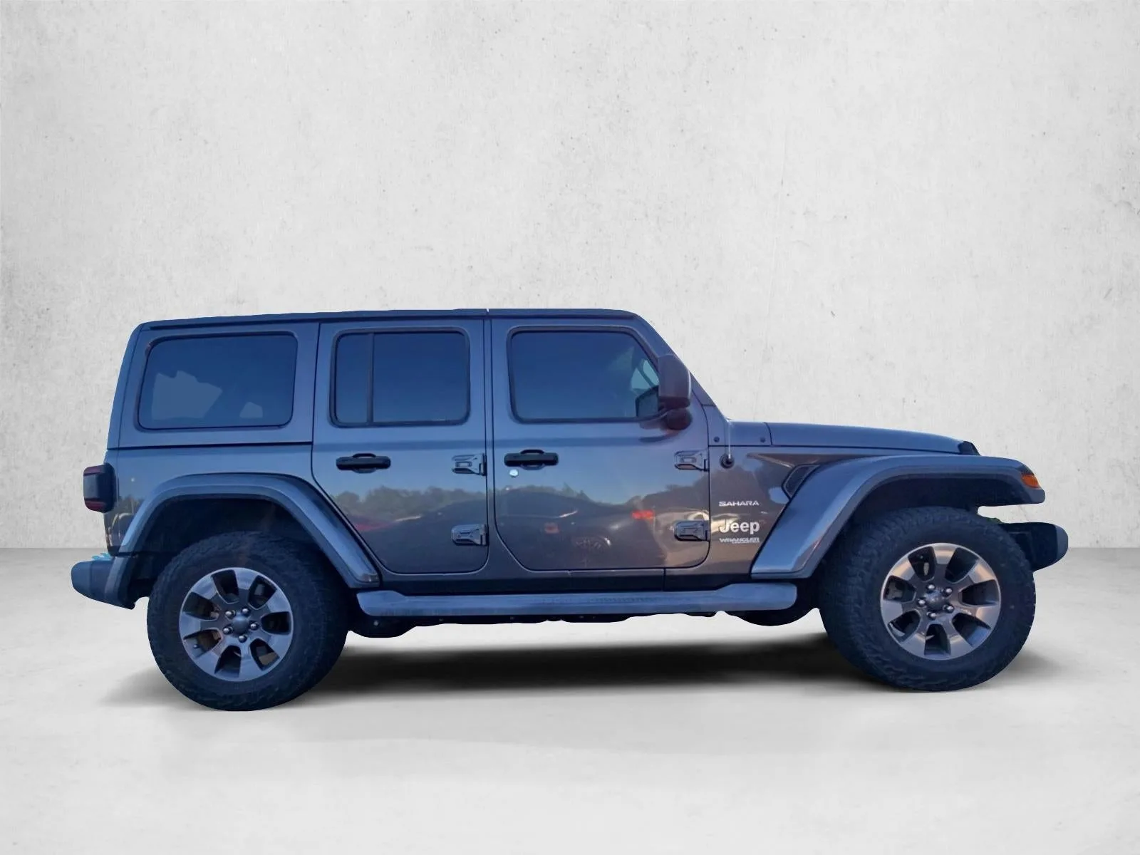 2018 Jeep Wrangler Unlimited Sahara 4x4 photo 4