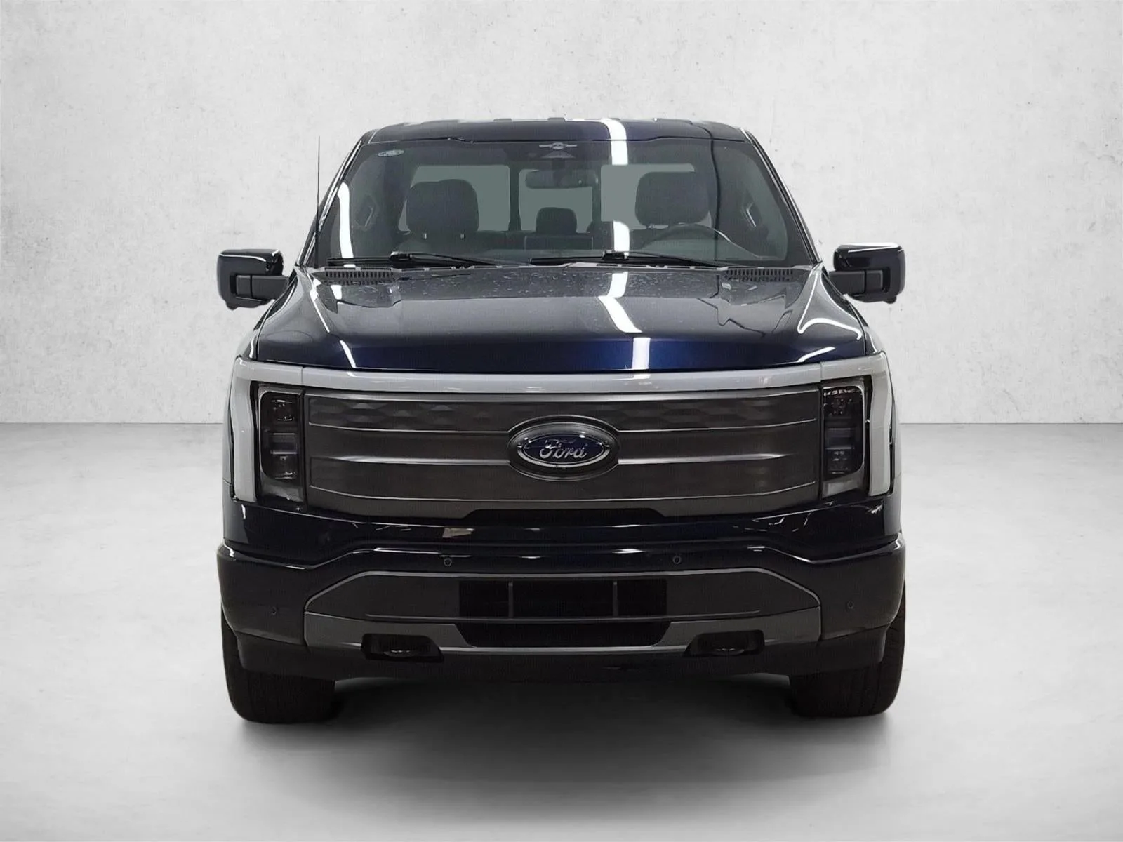 2023 Ford F-150 Lightning LARIAT photo 2