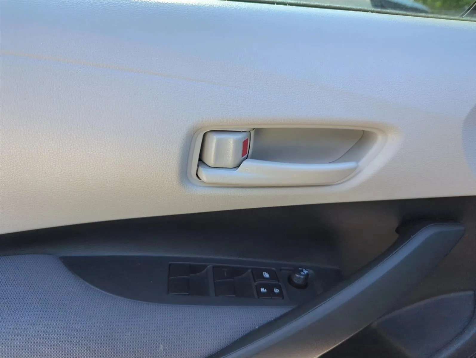 2025 Toyota Corolla LE CVT (Natl) photo 12