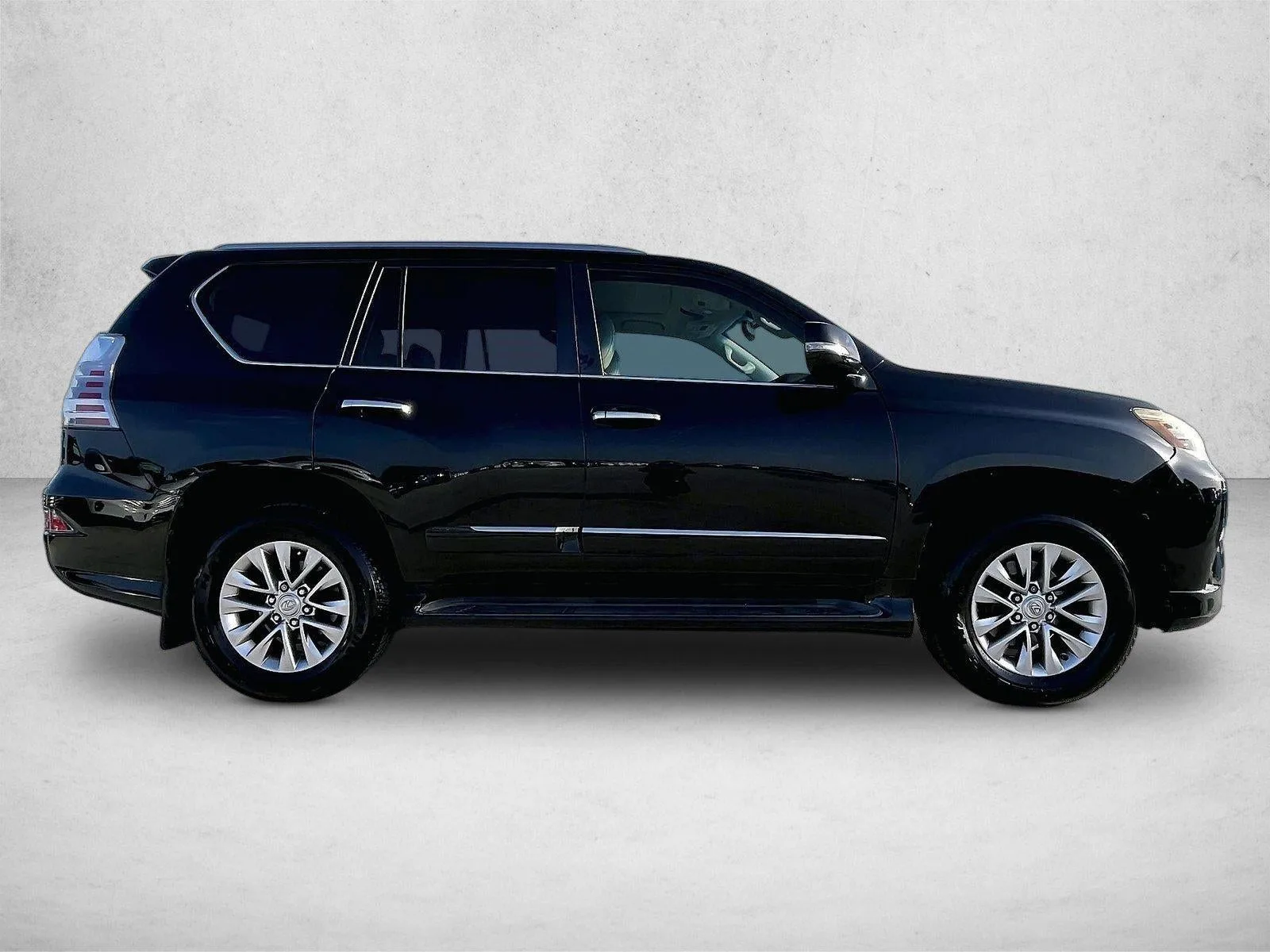 2014 Lexus GX 460 4WD 4dr Luxury photo 3