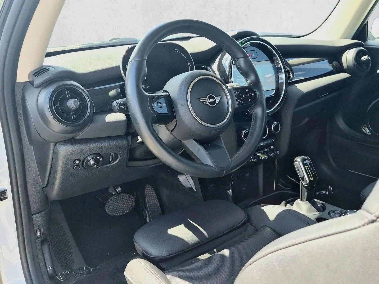 2024 MINI Electric Hardtop 2 Door Cooper SE photo 10