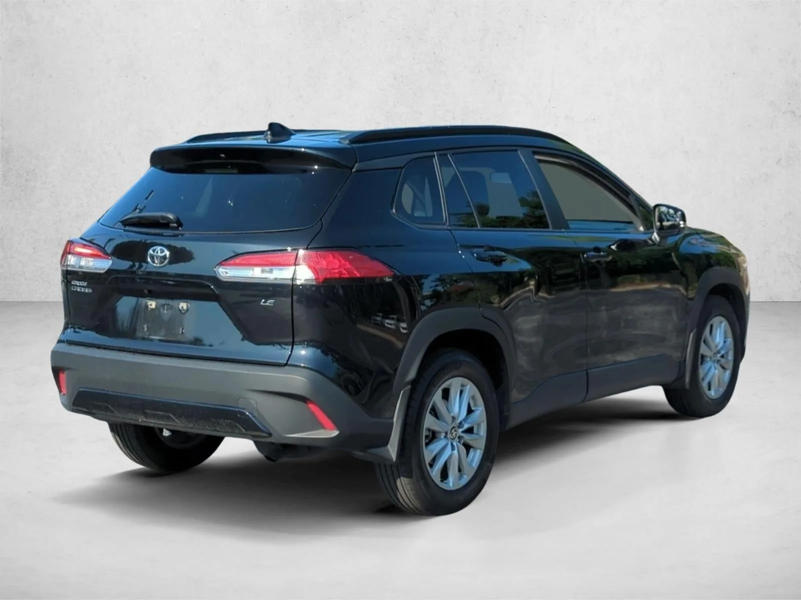 2023 Toyota Corolla Cross LE 2WD (Natl) photo 5