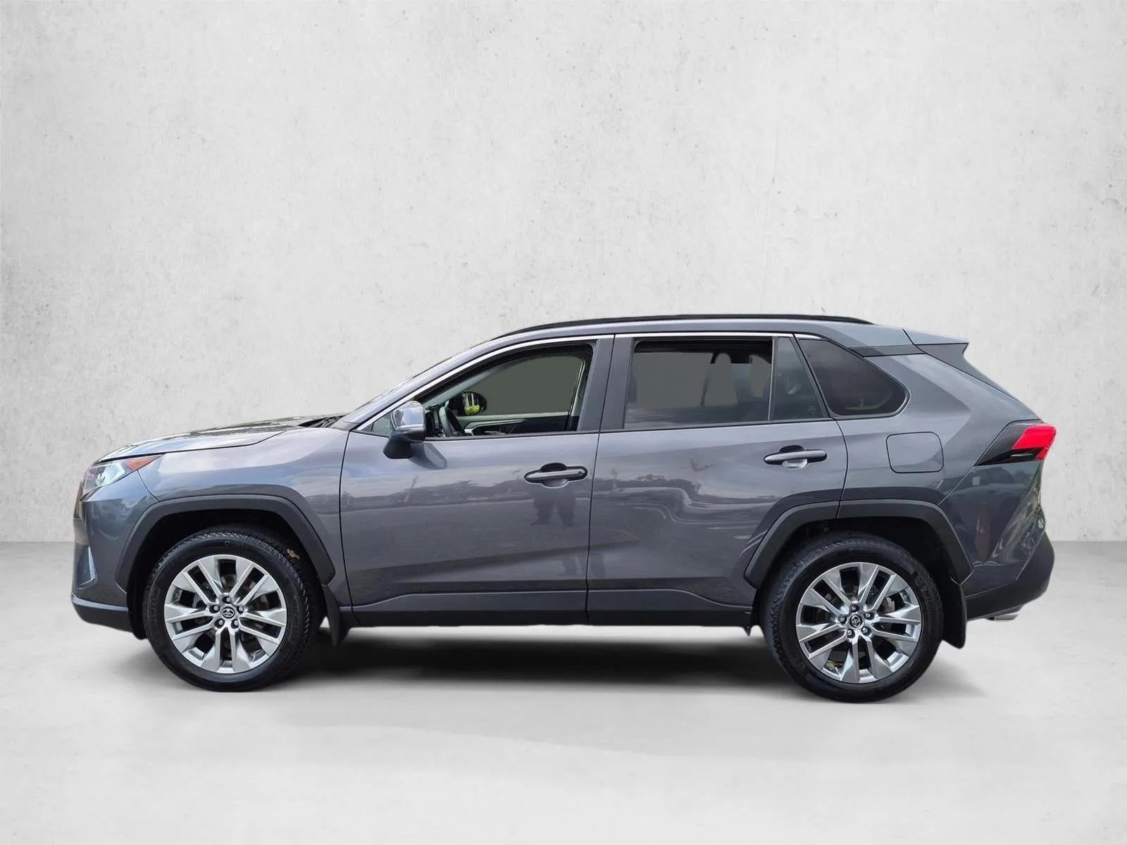 2019 Toyota RAV4 XLE Premium FWD (Natl) photo 8