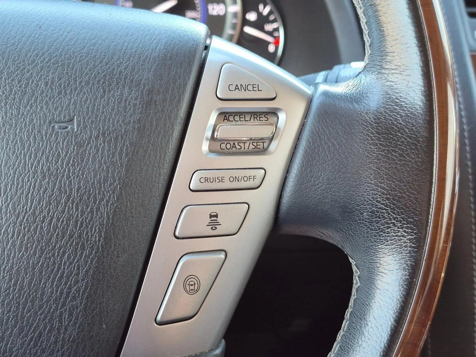 2019 INFINITI QX80 LUXE AWD photo 5