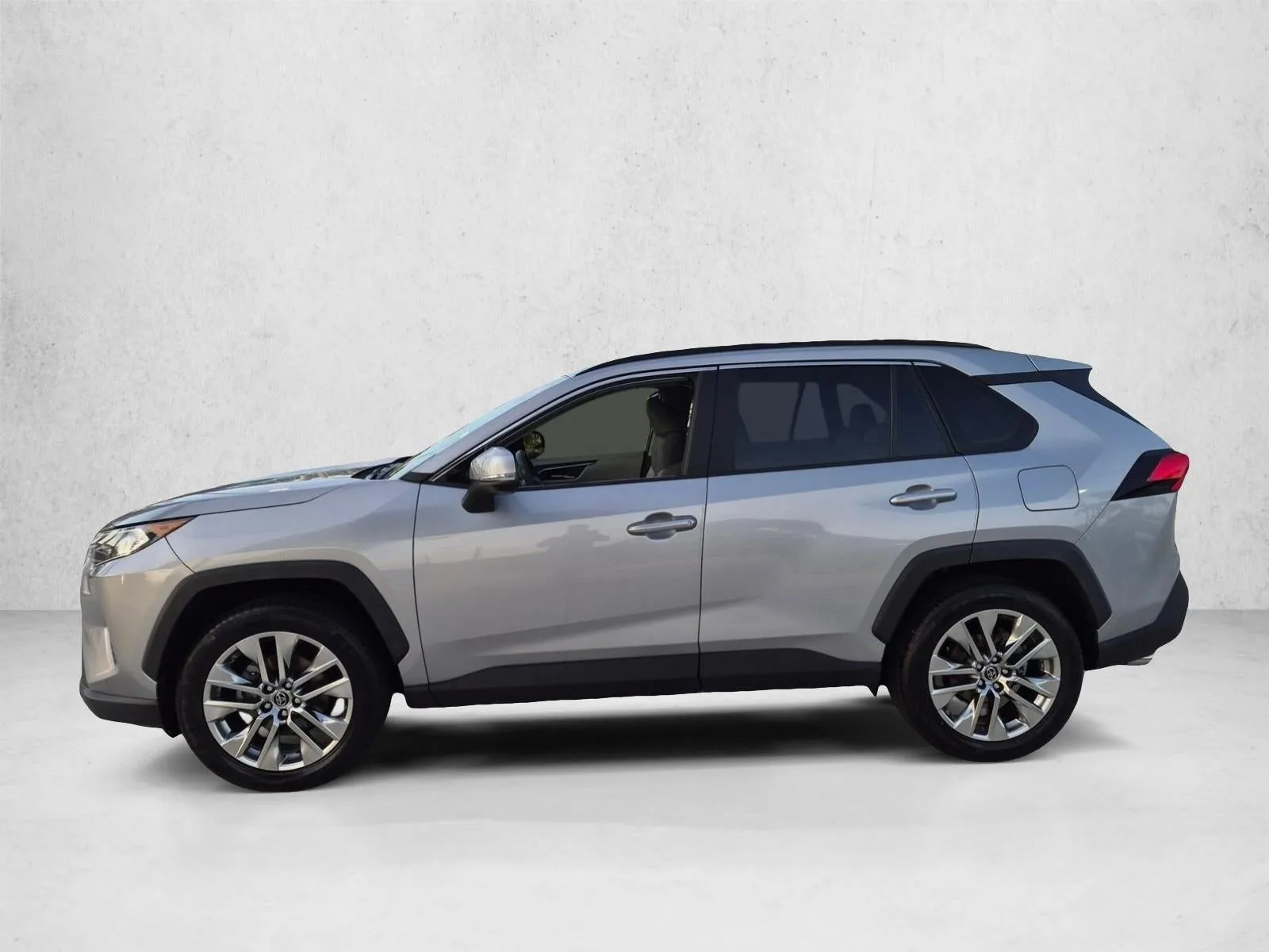 2019 Toyota RAV4 XLE Premium FWD (Natl) photo 8