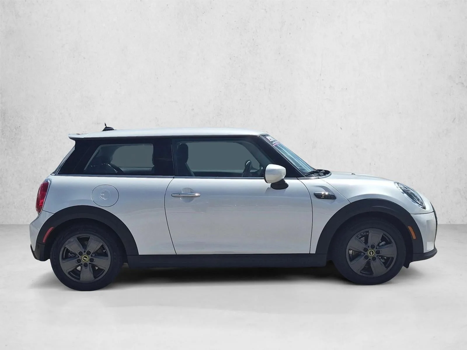 2024 MINI Electric Hardtop 2 Door Cooper SE photo 4