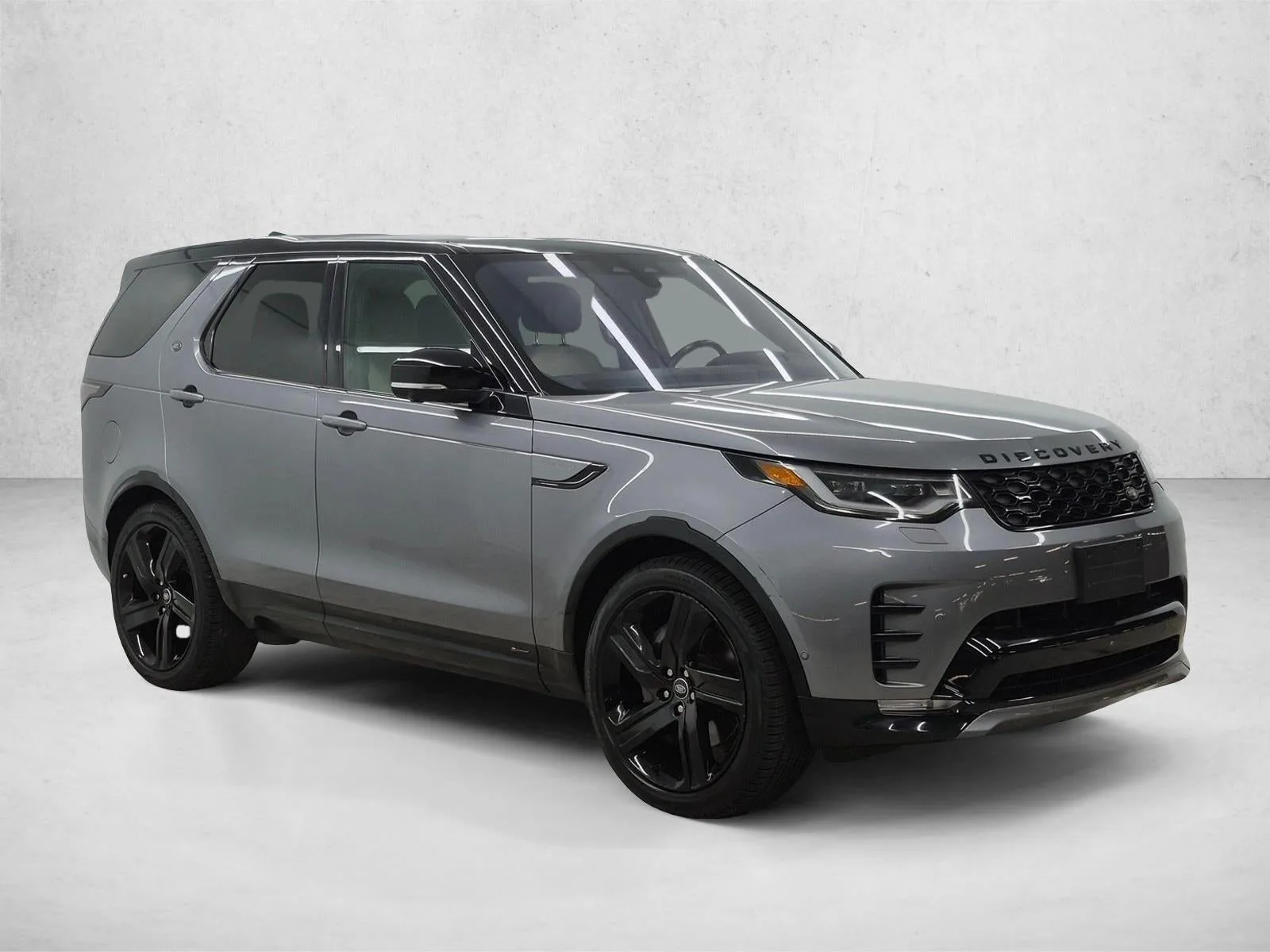 2022 Land Rover Discovery HSE R-Dynamic photo 3