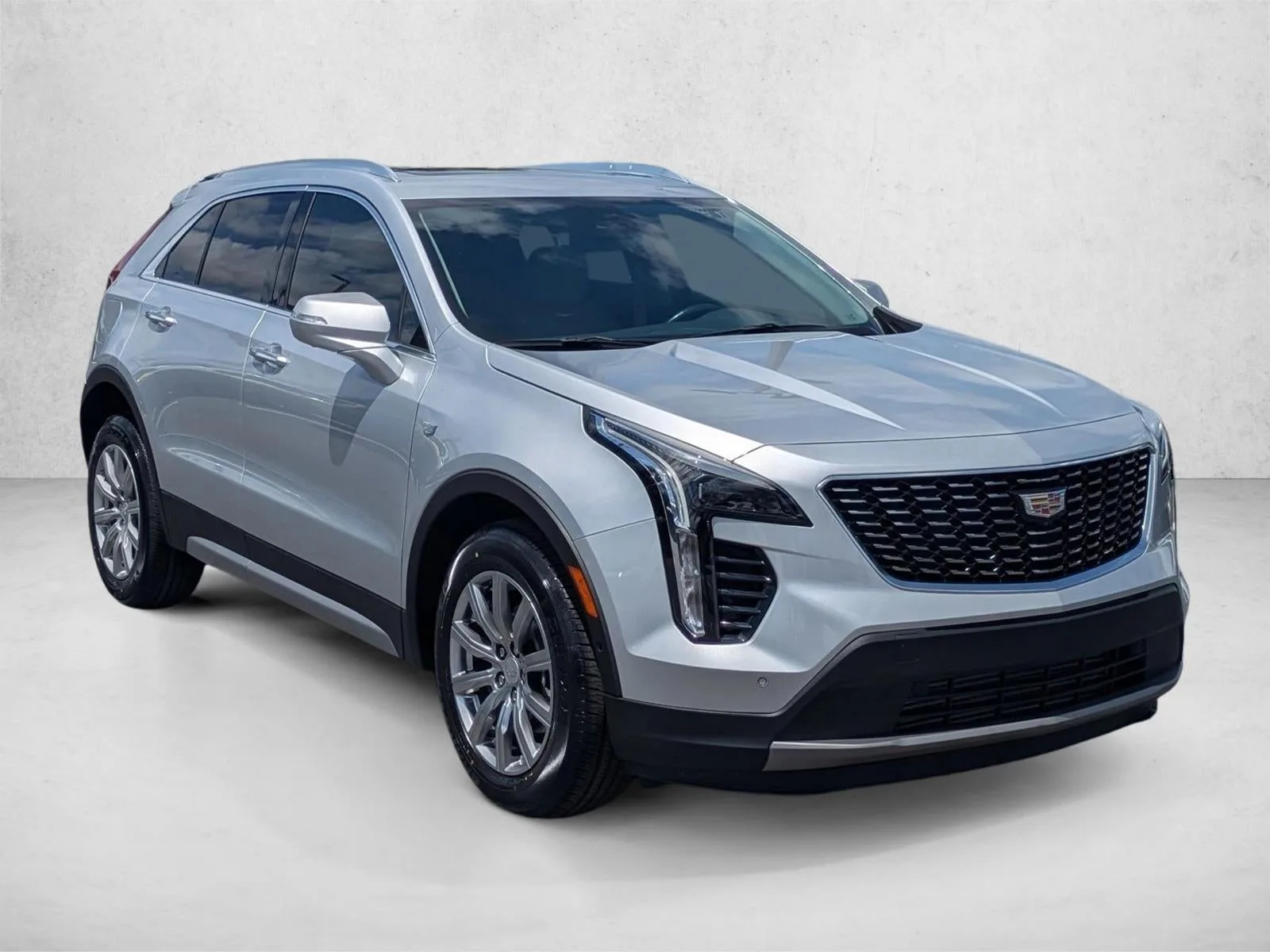 2022 Cadillac XT4 FWD 4dr Premium Luxury photo 3