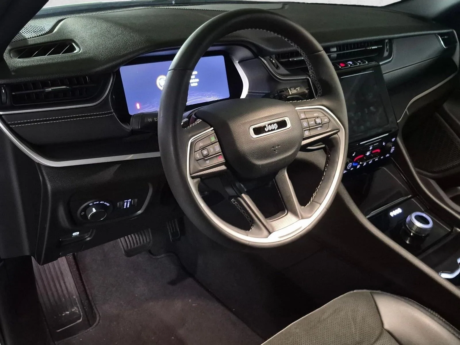 2023 Jeep Grand Cherokee L Altitude 4x2 photo 11