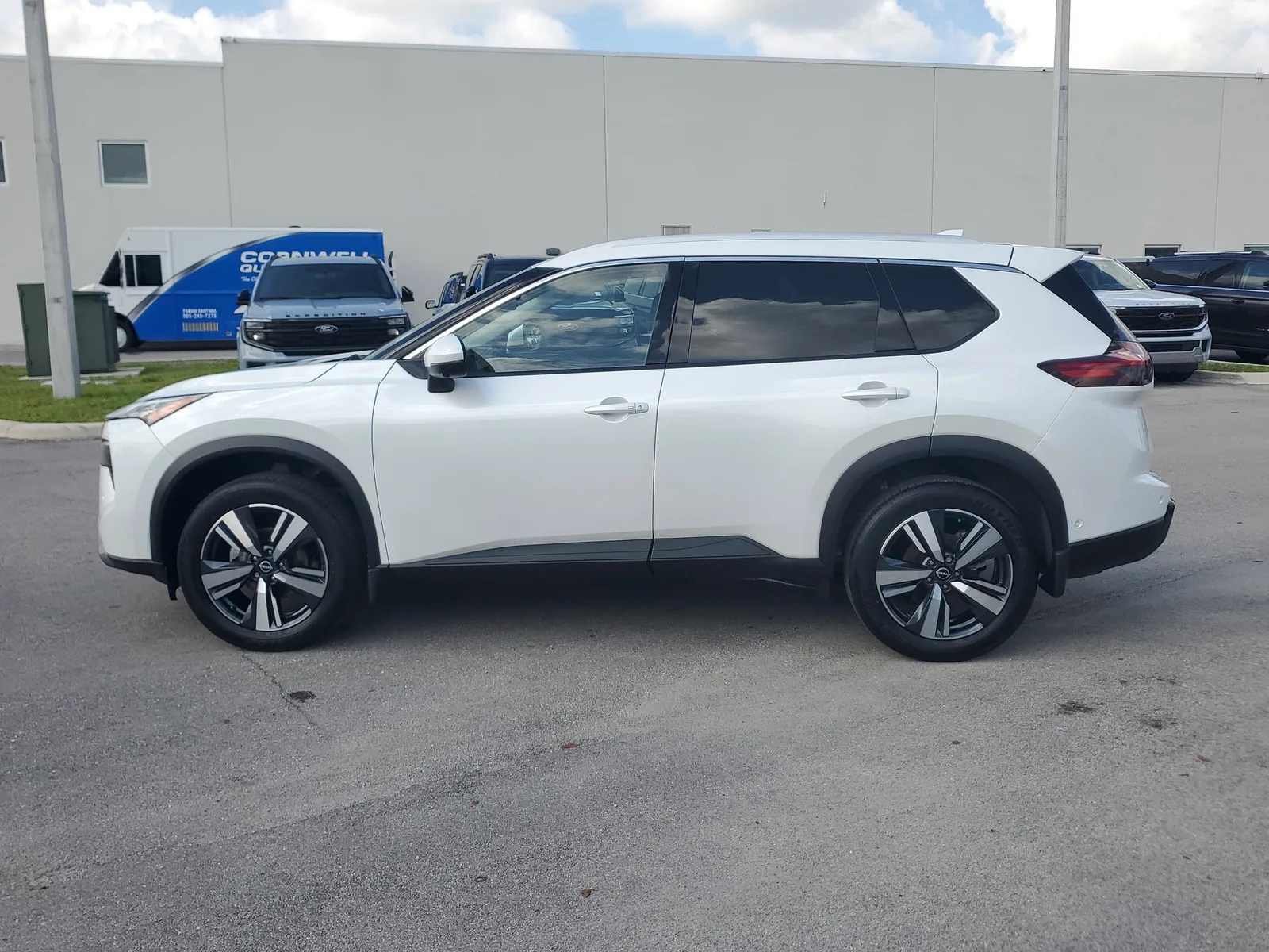 2025 Nissan Rogue SL photo 8