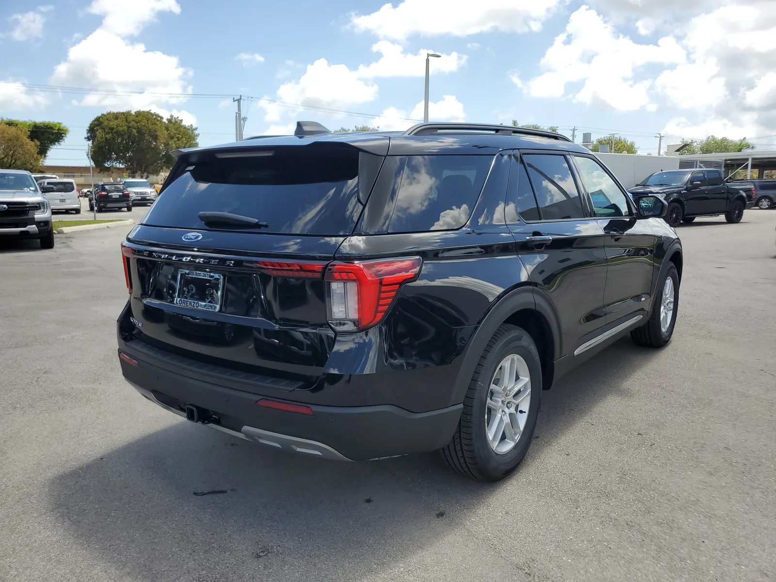 2025 Ford Explorer Active photo 4