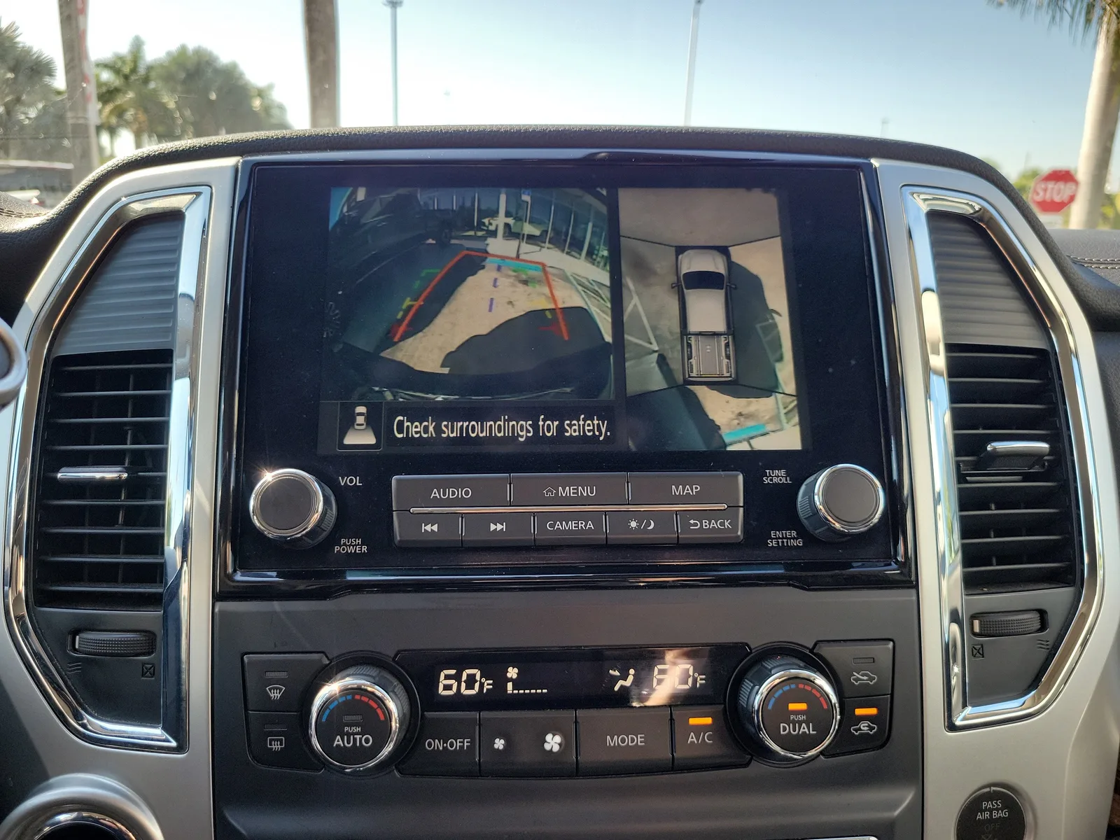2020 Nissan Titan SL photo 11