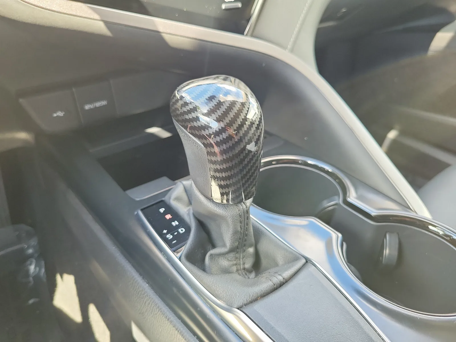 2020 Toyota Camry SE photo 21