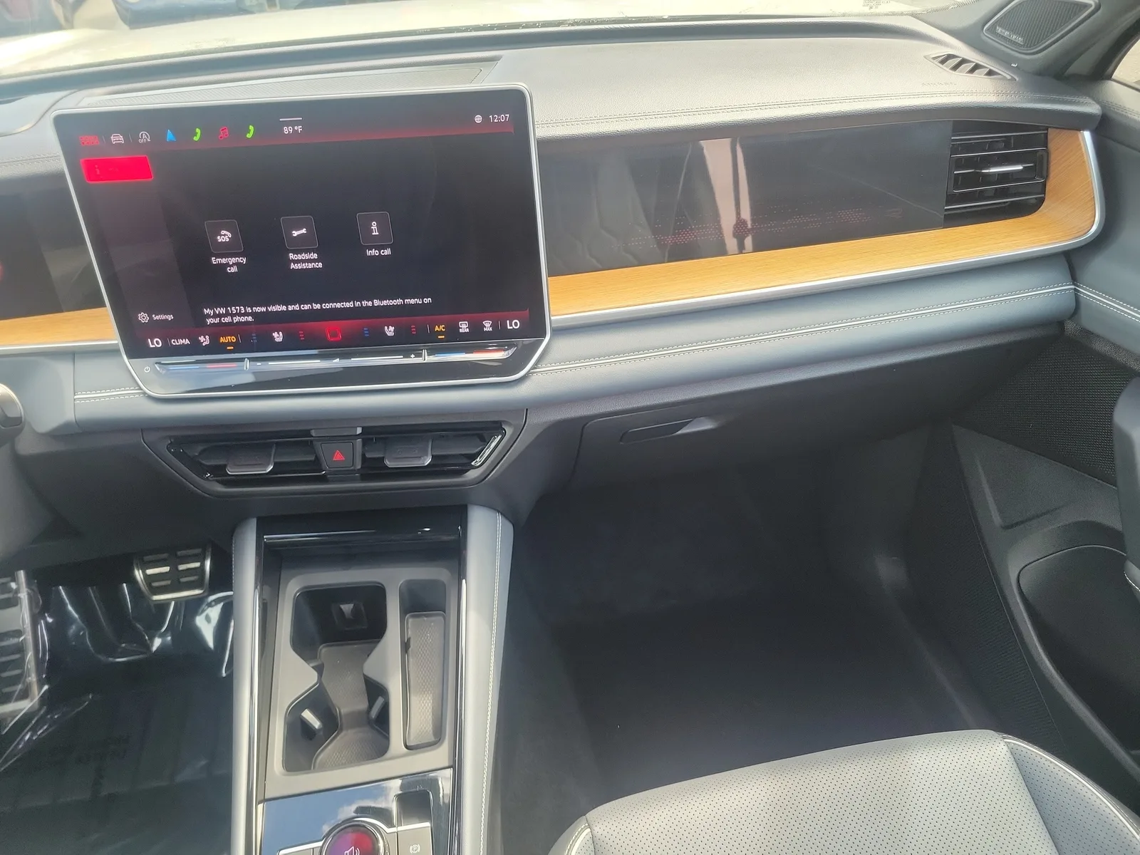 2025 Volkswagen Tiguan SEL R-Line photo 20