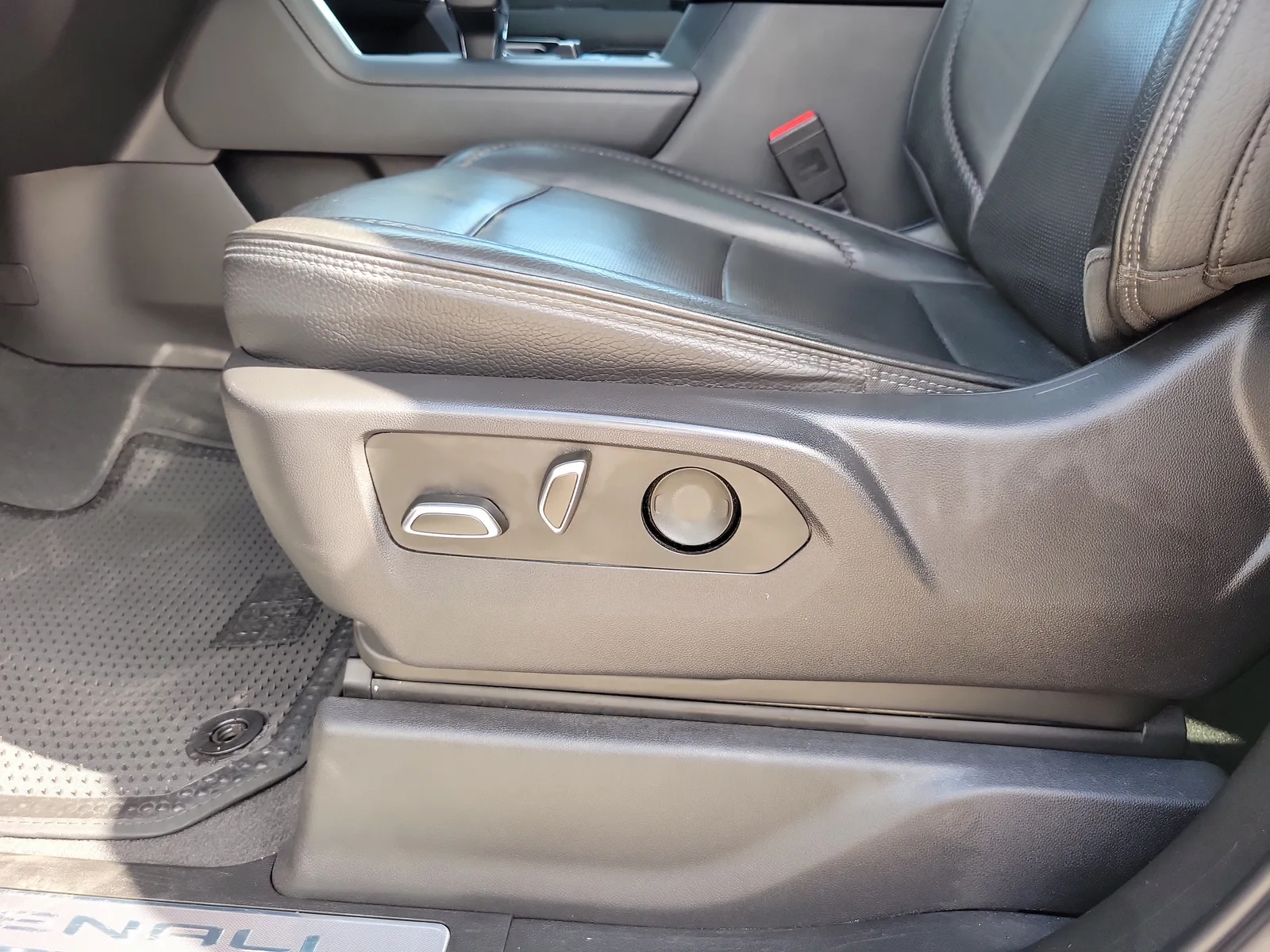 2023 GMC Sierra 1500 Denali photo 13
