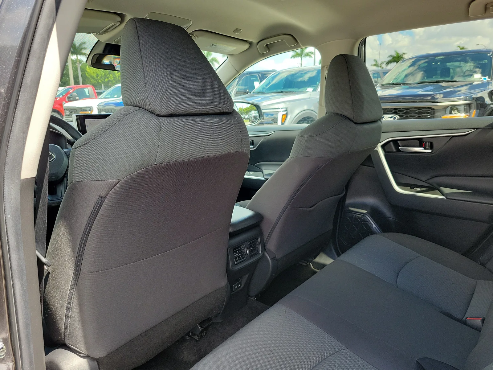 2023 Toyota RAV4 XLE photo 19