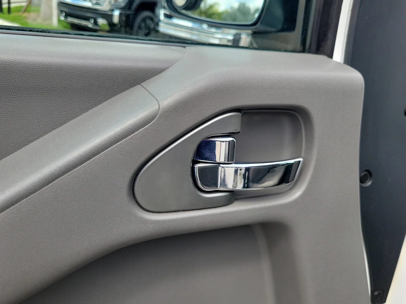2012 Nissan Frontier S photo 19