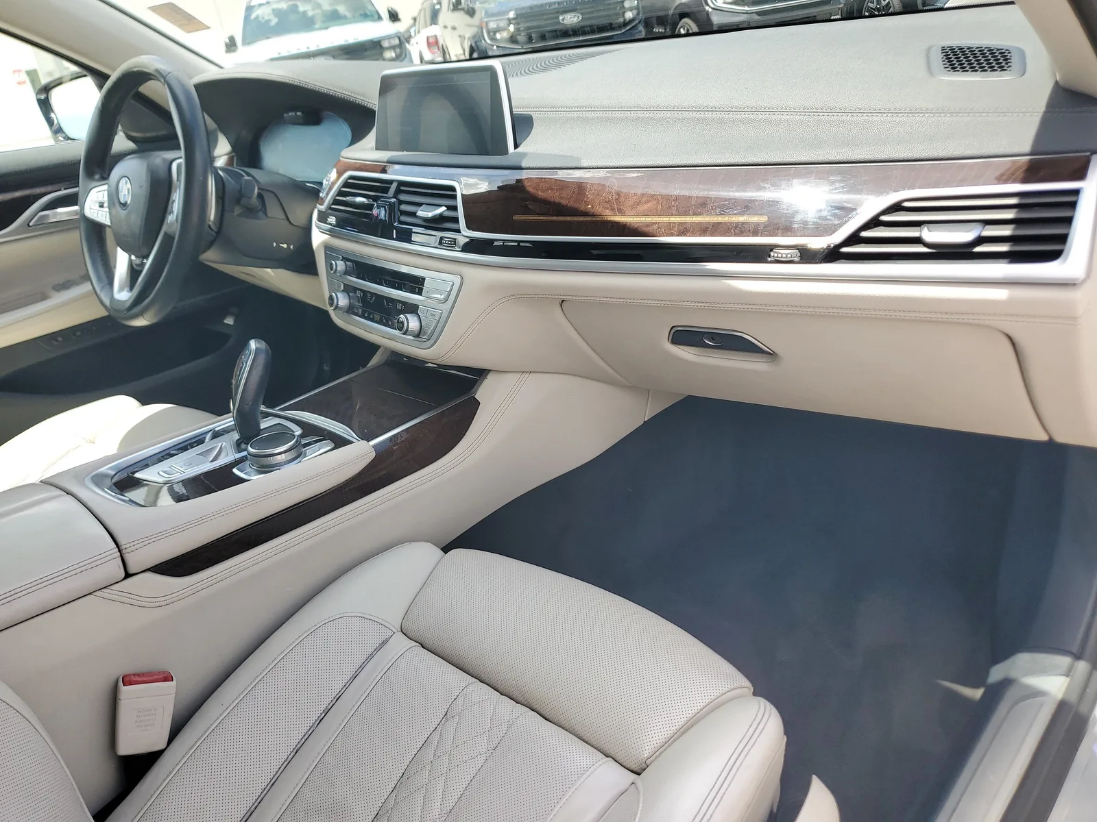 2022 BMW 7 Series 740i photo 18