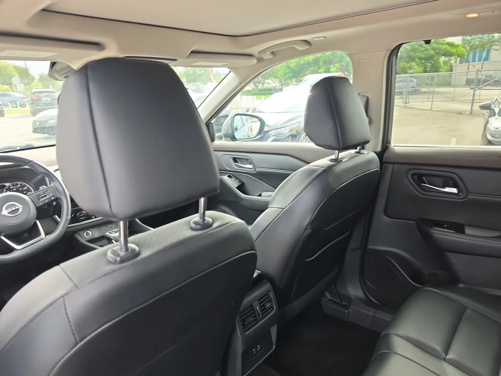 2023 Nissan Rogue SV photo 14