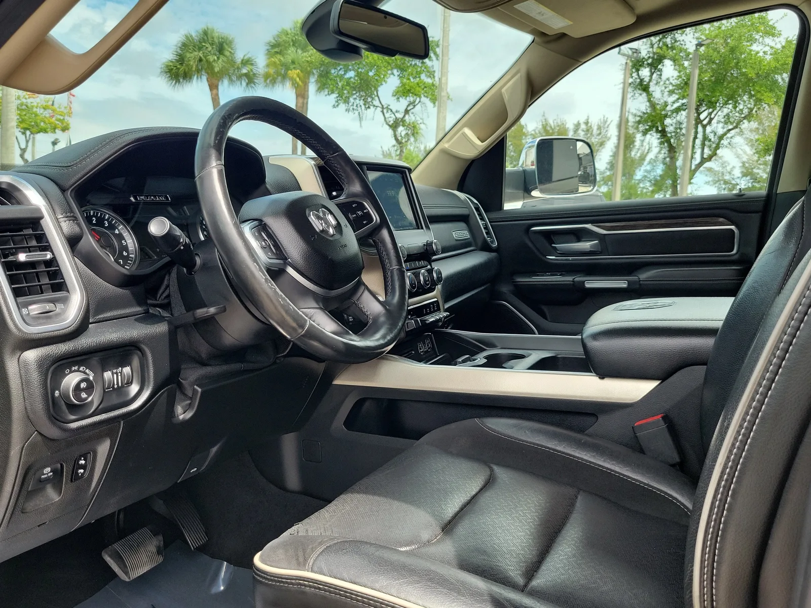 2019 RAM 1500 Laramie photo 9