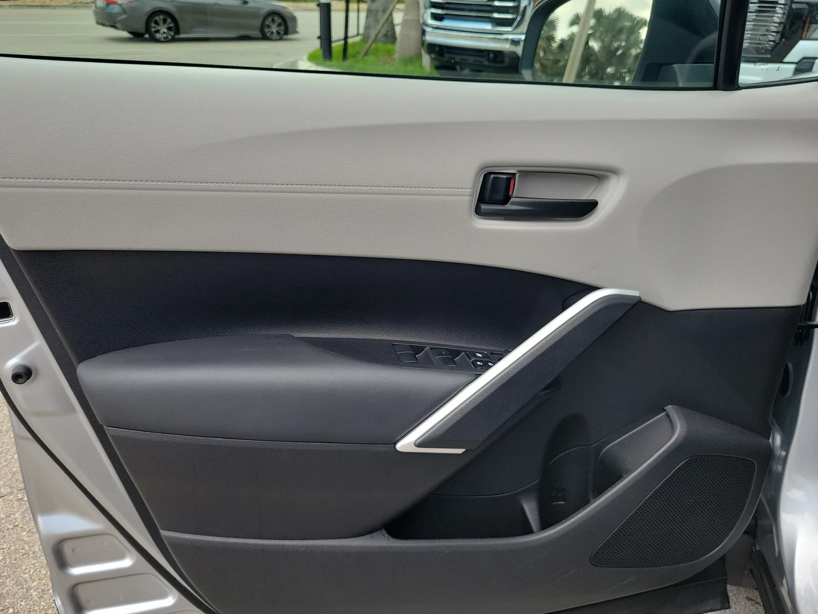 2026 Toyota Corolla Cross L photo 21