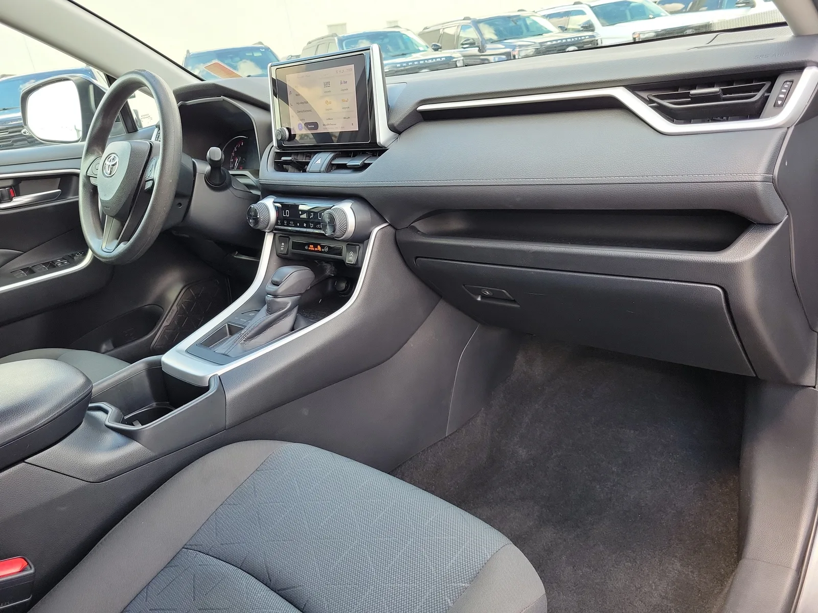 2023 Toyota RAV4 XLE photo 14