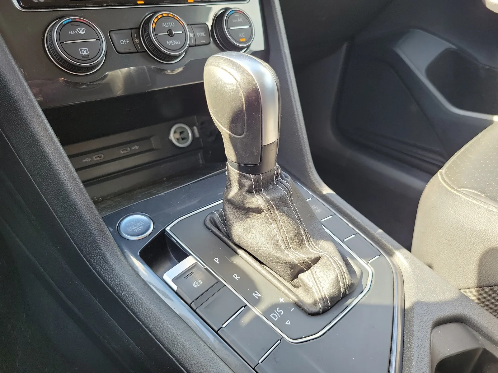 2021 Volkswagen Tiguan SE photo 21