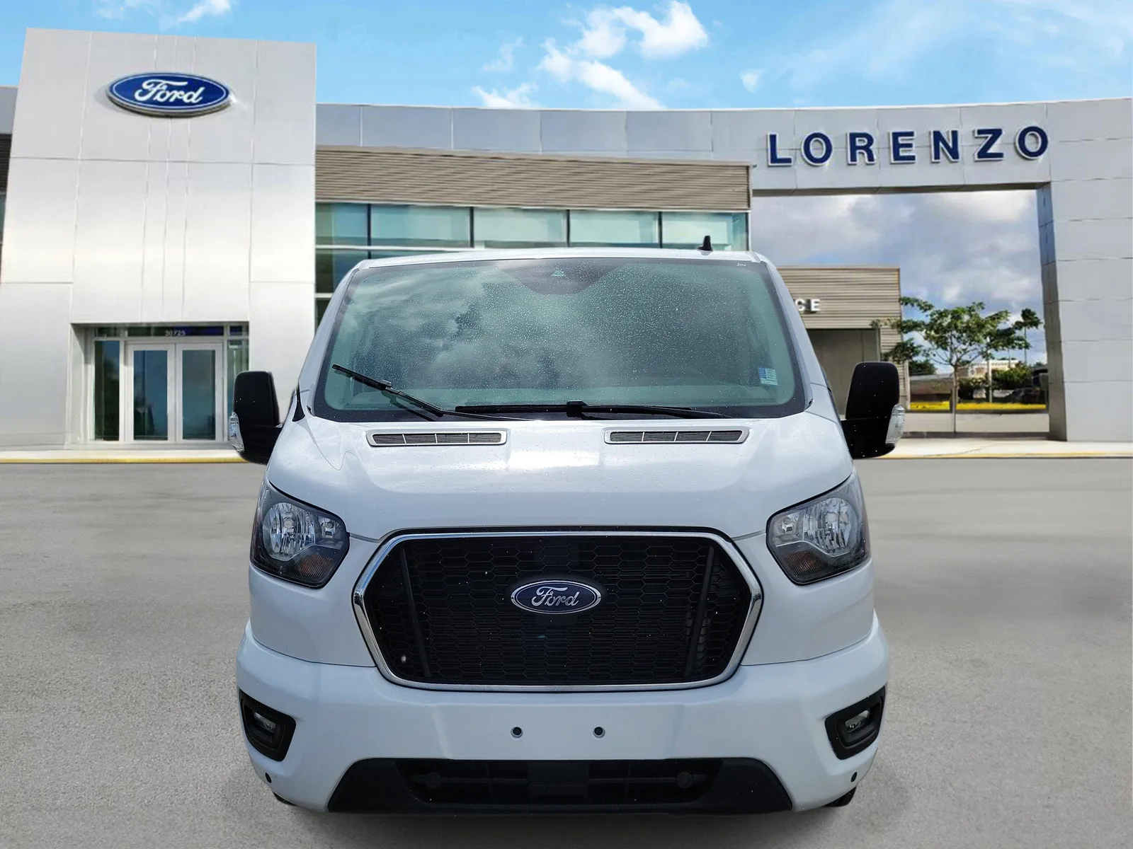 2024 Ford Transit Passenger Wagon XLT photo 2