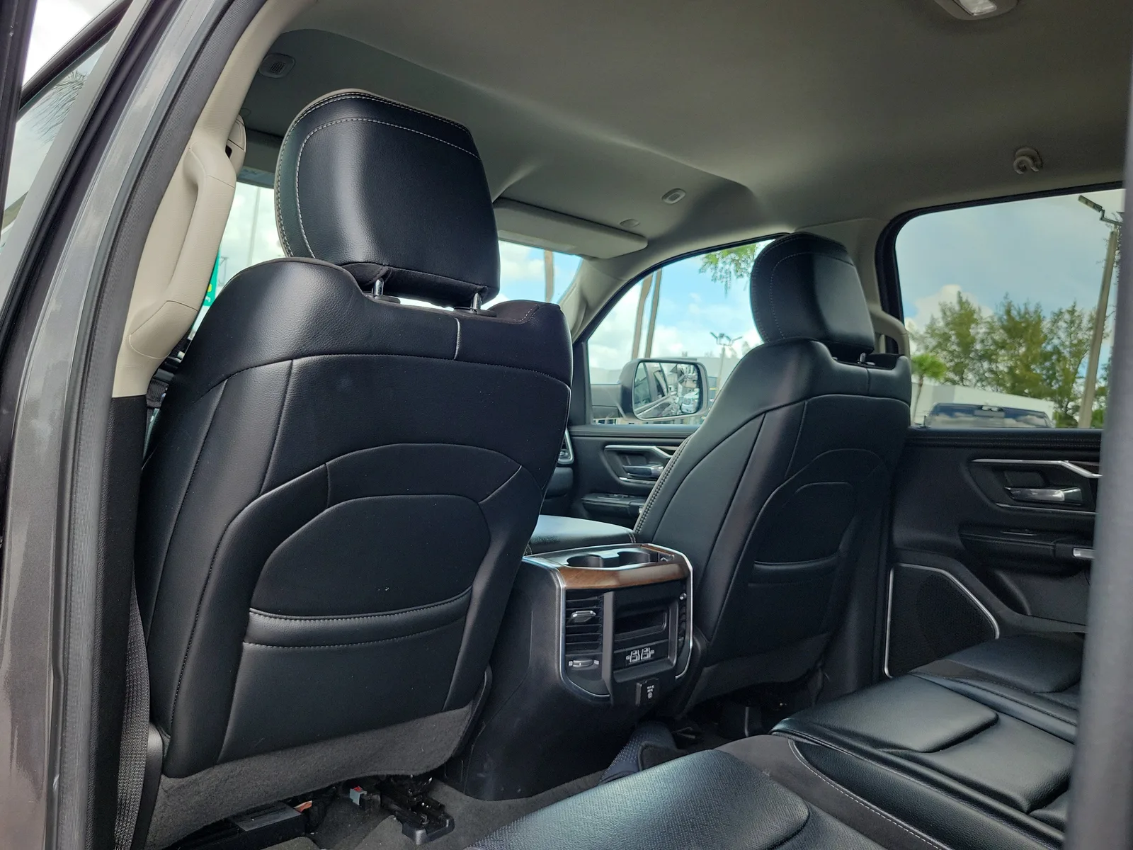 2022 RAM 1500 Laramie photo 15