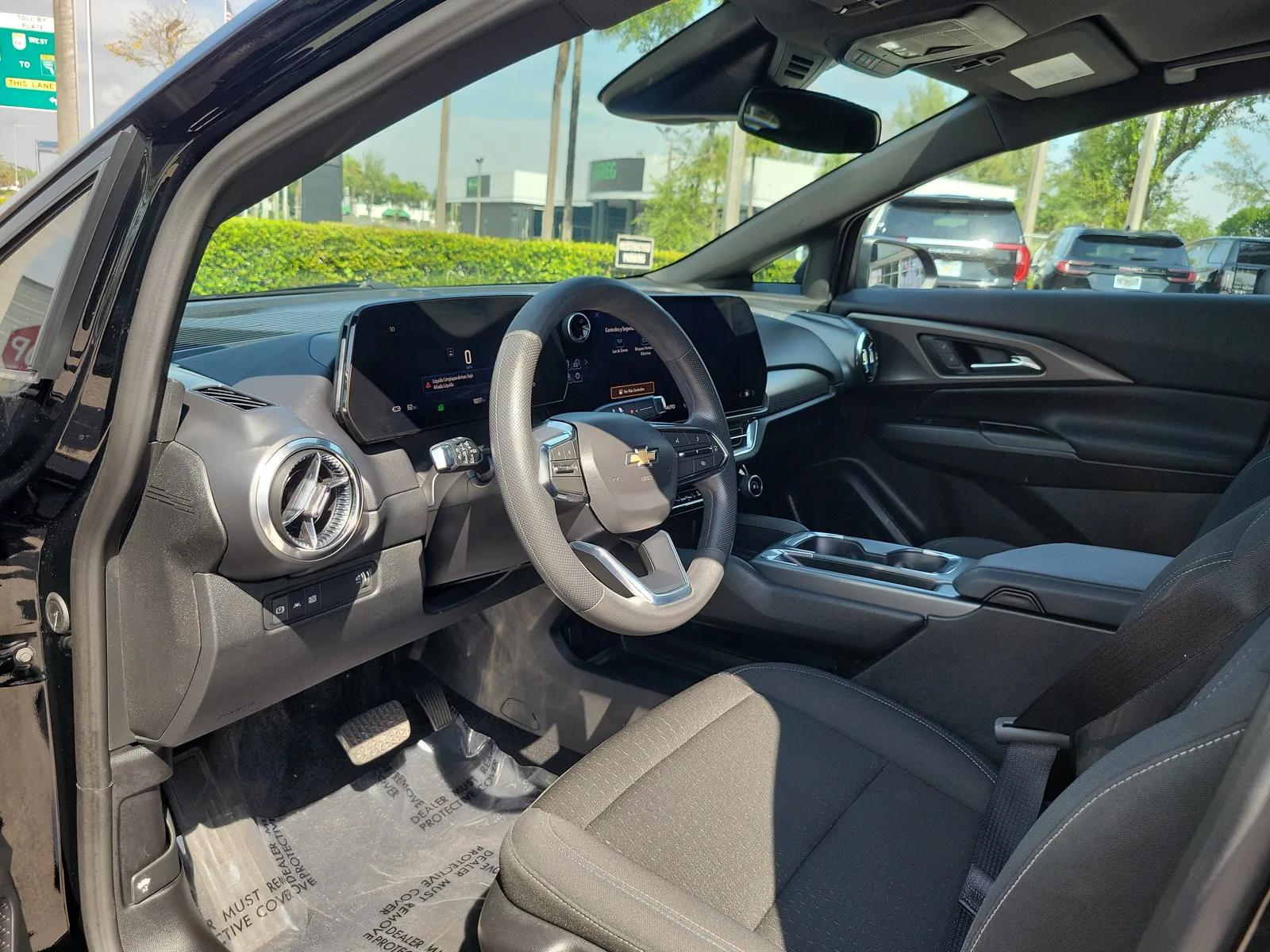 2025 Chevrolet Equinox EV LT photo 9