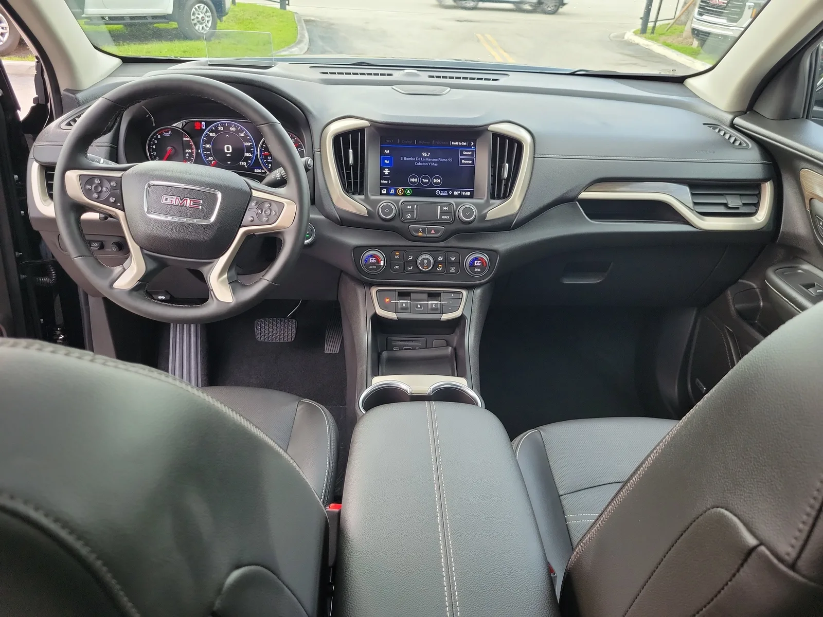 2024 GMC Terrain Denali photo 18