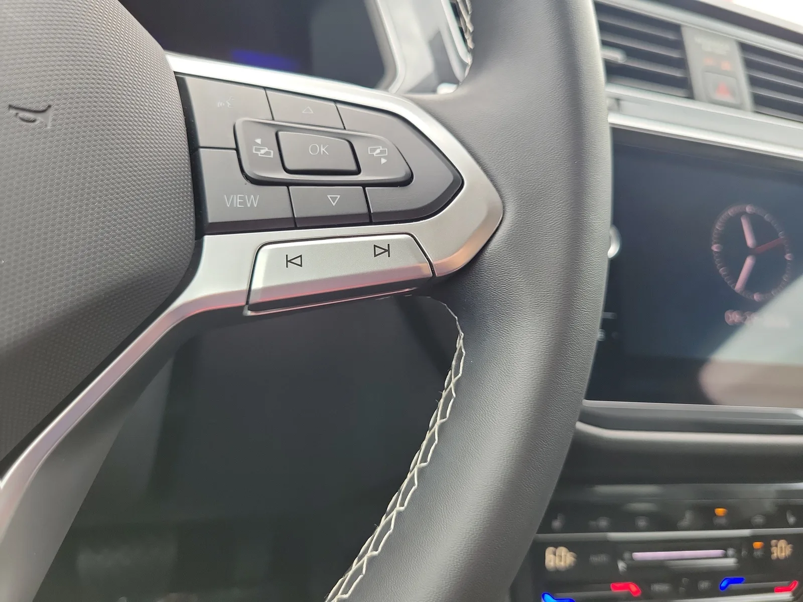 2024 Volkswagen Tiguan SE photo 21
