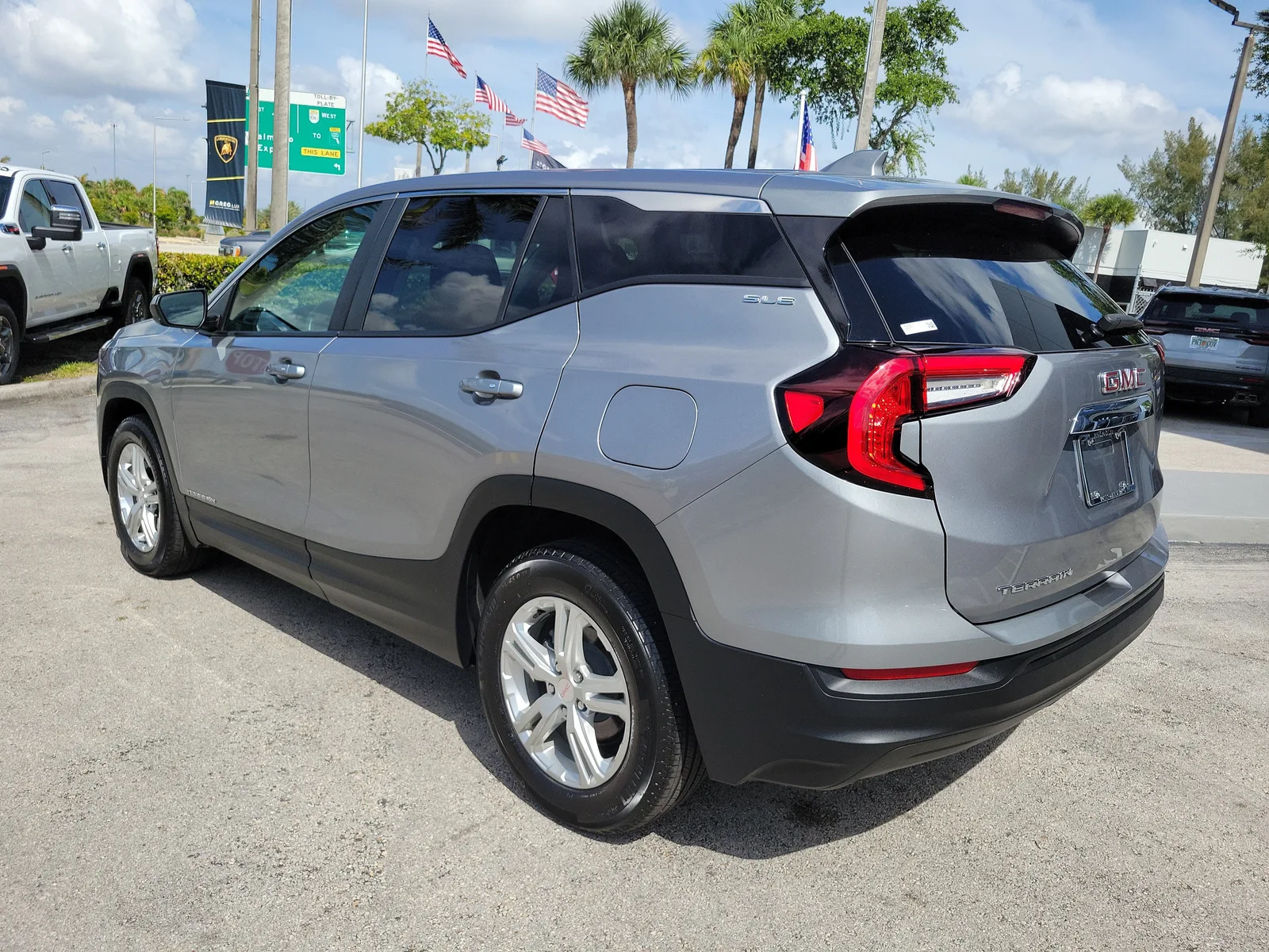 2024 GMC Terrain SLE photo 7