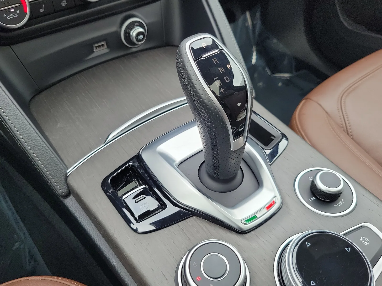 2022 Alfa Romeo Stelvio Ti photo 23